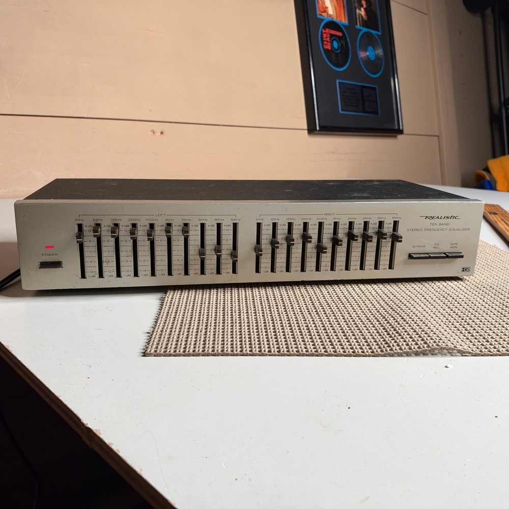 Realistic 31-2008 Ten Band Stereo Frequency Equalizer Vintage Radio Shack Silver